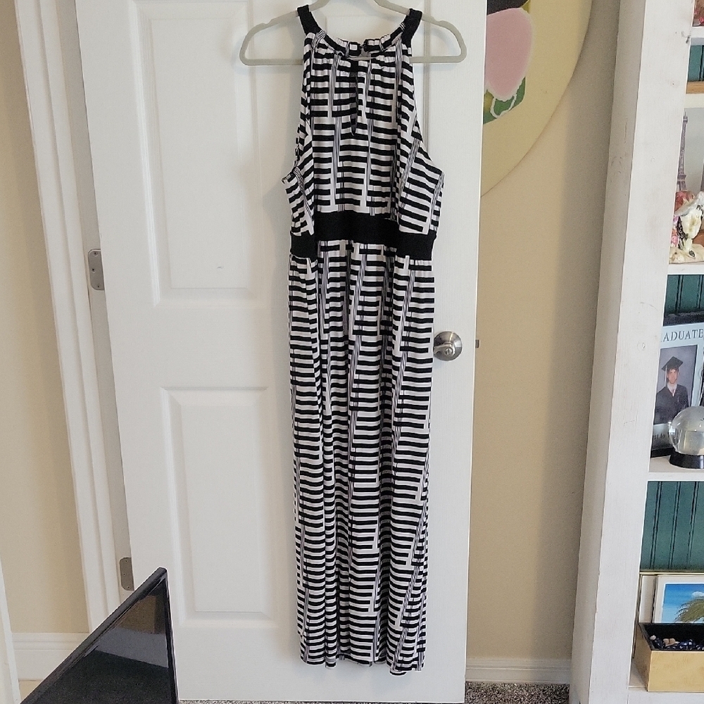 Apt. 9 Monochrome Striped sleeveless, strappy maxi keyhole front back dress sz1X